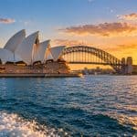 Illustration de l’Opéra de Sydney et du Harbour Bridge au coucher du soleil, en Australie